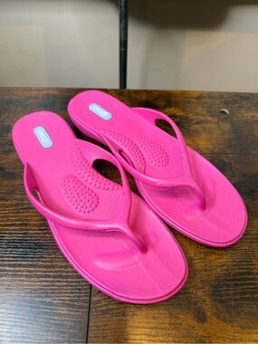 OKA b. Hot Pink Elle Flip Flop Women's Flip Flop Sandals Size Large/ 10-11